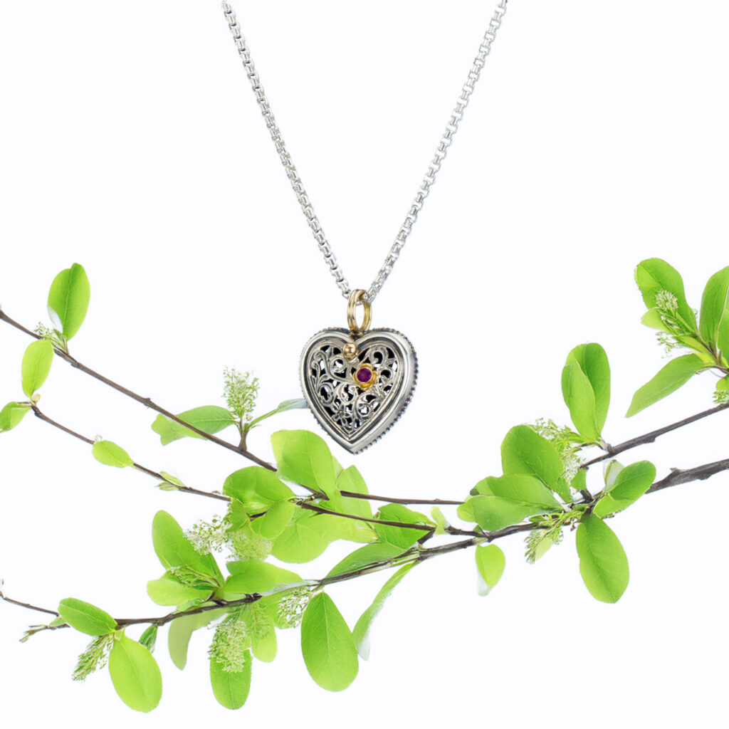 Heart Filigree Pendant in k18 Gold and Silver 1138C