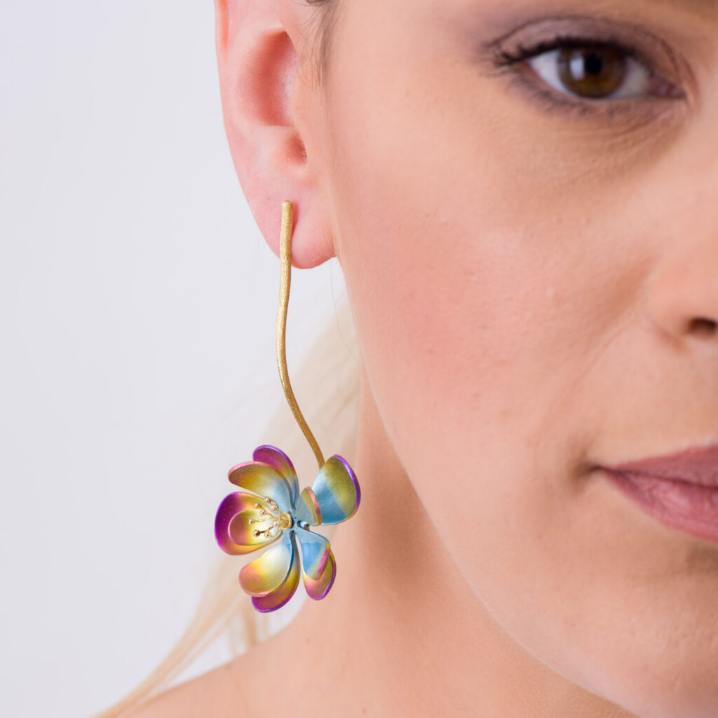 Titanium Flowers Earrings with Diamonds Stamens
