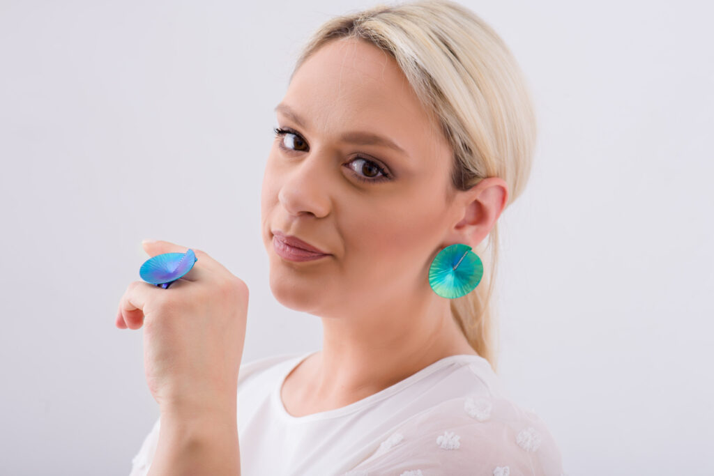 Water Lily Ring in Titanium and Diamonds R152946-GIA h