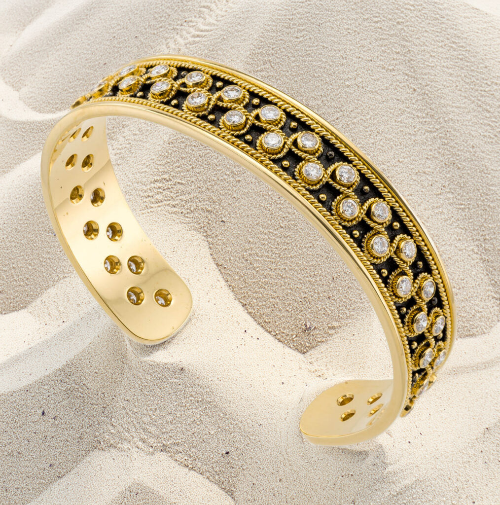 Cuff Bracelet Diamonds in k18 Gold B152653-k